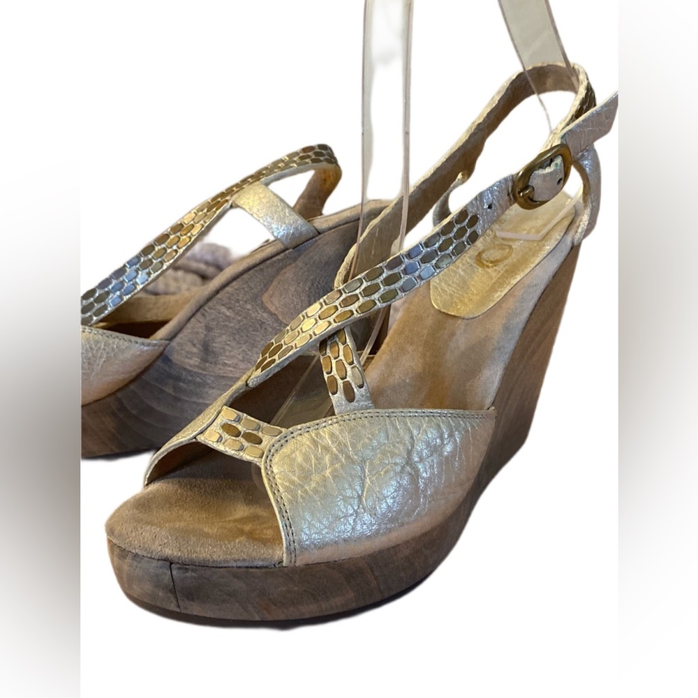 Colleen Cordero Vintage Gold Rockstar Studded Birch Wedges Size 7